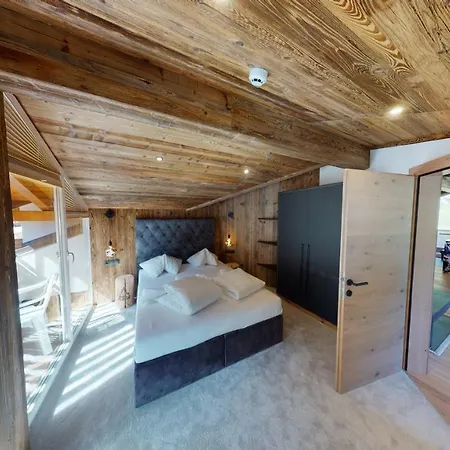 A Casa Kristall * Ζόλντεν