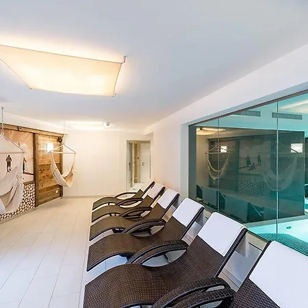 A Casa Kristall * Ζόλντεν